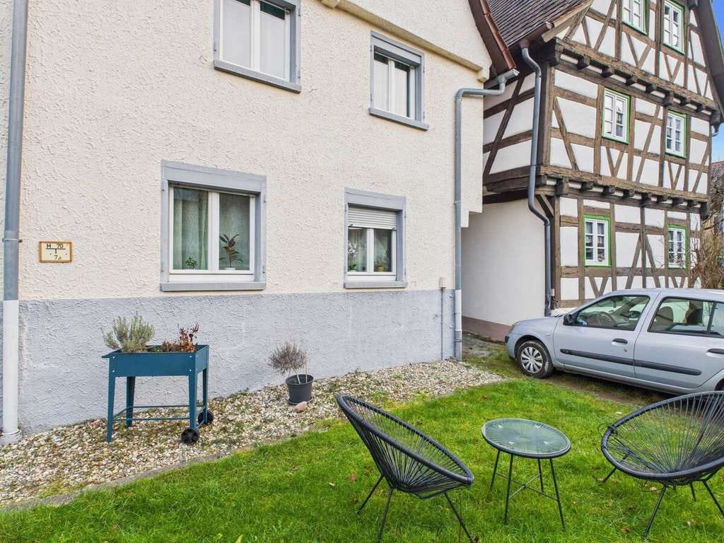 Immobilie in Oberderdingen - Wohnen mit Charme: Saniertes Einfamilienhaus mit Scheune im Ortskern | Oberderdingen | - Bild 1