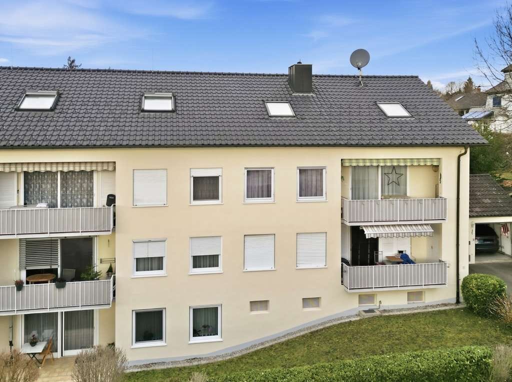 Immobilie in Lindau (Bodensee) - Kapitalanlage: 3-Zimmer-Wohnung mit Balkon, Bergblick und großer Doppelgarage - Bild 1