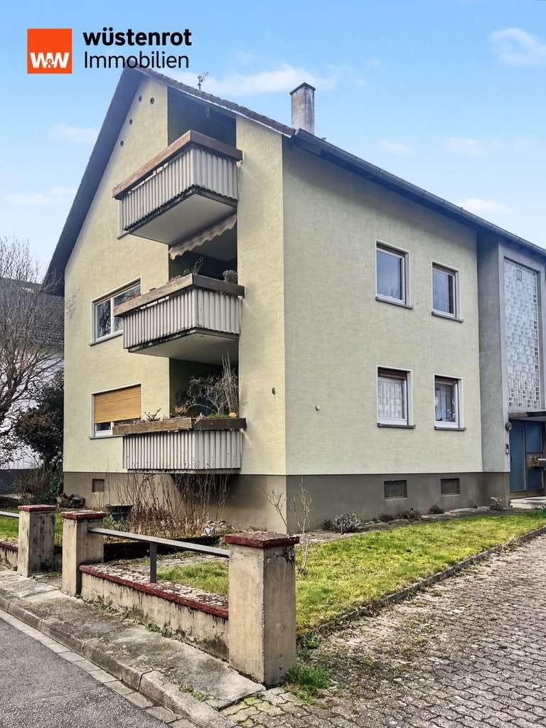 Immobilie in Ettlingen - 3-Familienhaus mit schönem Garten + 3 Garagen in ruhiger Lage (Bruchhausen) - Bild 2