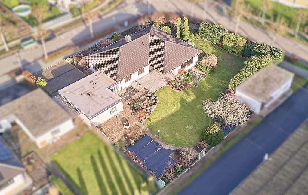 Immobilie in Offenbach an der Queich - ++ Lichtdurchflutetes Architektenhaus mit Terrasse, Garten und 2 Garagen in beliebter Wohnlage ! ++ - Bild 0