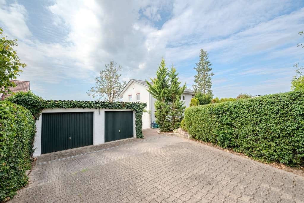 Immobilie in Güglingen - Modernisiertes Einfamilienhaus in Güglingen - Viel Wohnraum, Balkon und Aussicht. - Bild 3