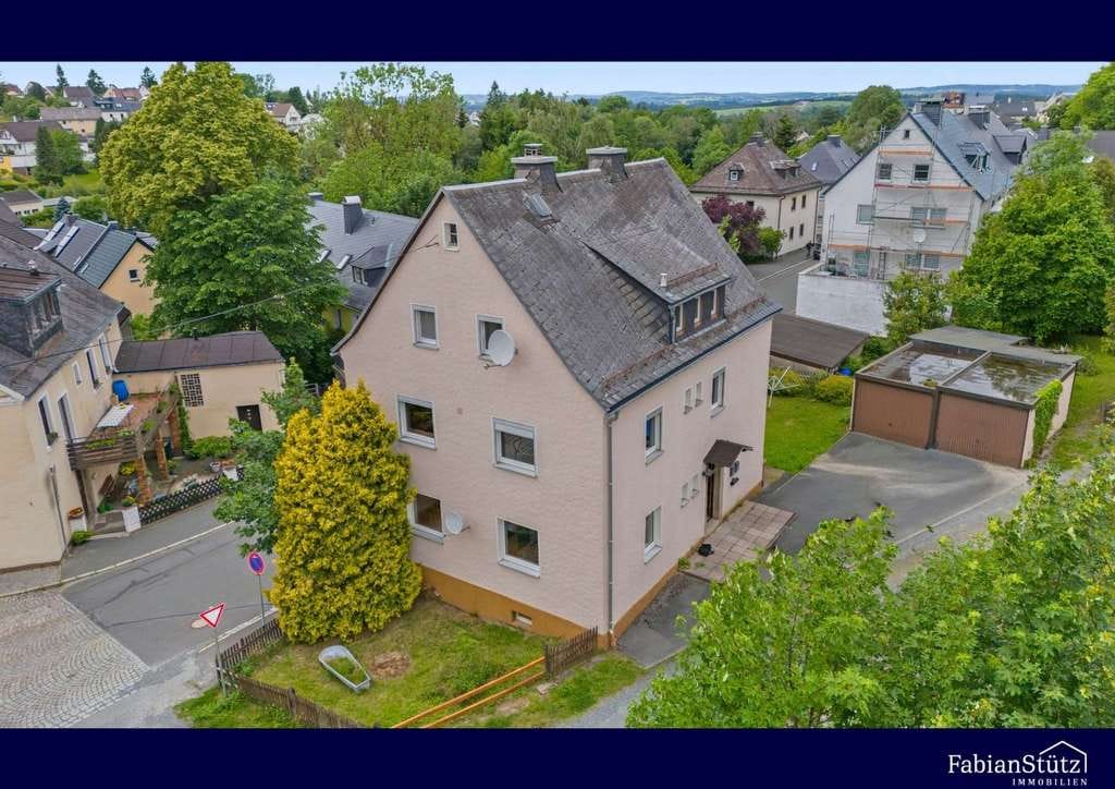 Immobilie in Zell im Fichtelgebirge - Charmantes Zweifamilienhaus mit großem Garten im Herzen von Zell - Bild 0