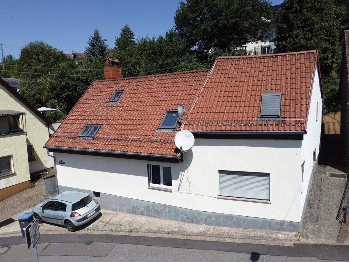 Immobilie in Wadern - Freistehendes Wohnhaus mit drei separat nutzbaren Wohneinheiten - Bild 0