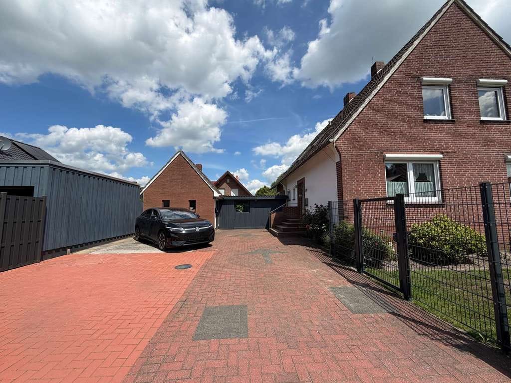 Immobilie in Hude (Oldenburg) - Modernisiertes Zweifamilienhaus–bestehender Energieausweis stammt aus der Zeit vor der Kernsanierung - Bild 4