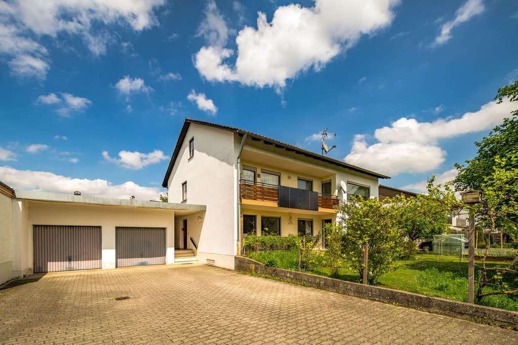 Immobilie in Obertaufkirchen - Solides 3-Familienhaus in Schwindegg - sichere, wertbeständige Investition! - Bild 0