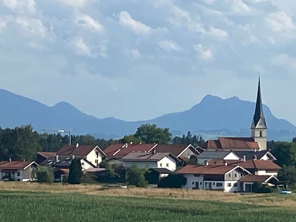 Immobilie in Söchtenau - Einzigartiges Landhaus in Aussichtslage - Bild 1