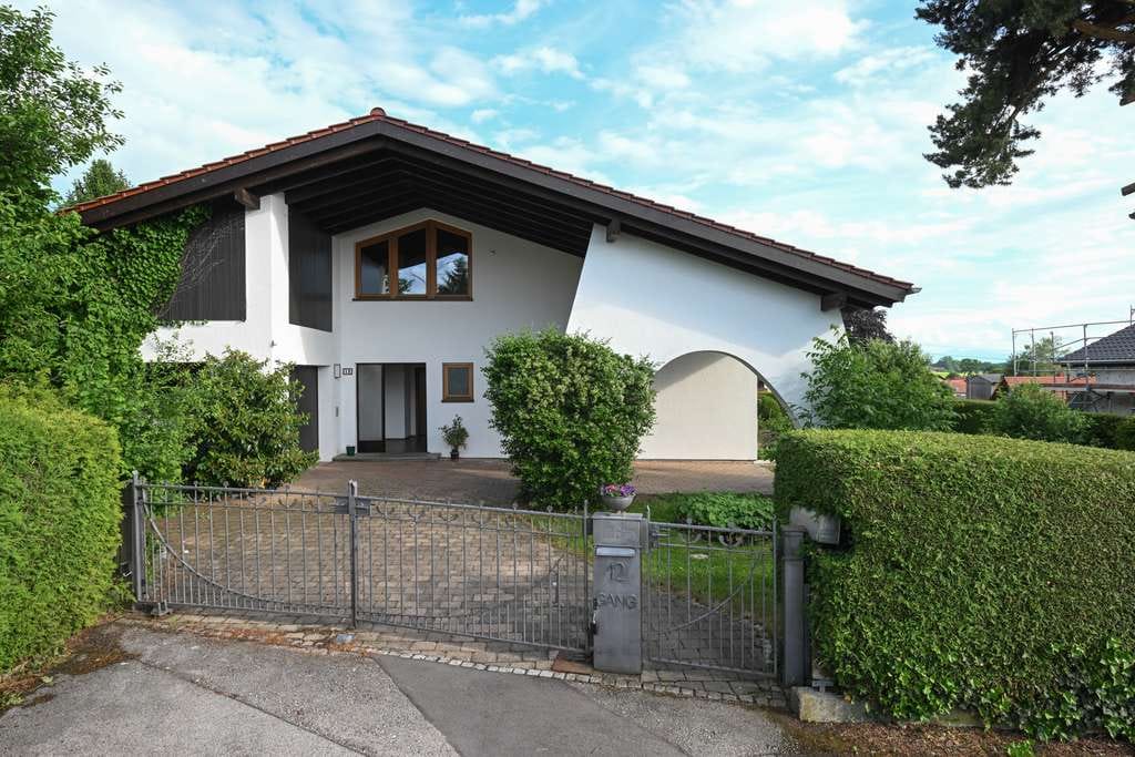 Immobilie in Mauerstetten - Traumhafter Blick - Großzügiges, helles und charmantes Haus mit viel Platz und weitläufigem Garten - Bild 3