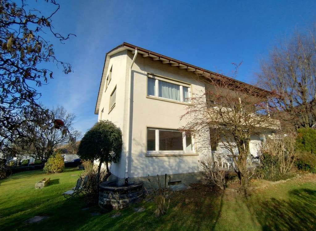 Immobilie in Oberkirch - Dreifamilienhaus in traumhafter Ruhelage von Oberkirch – Blick bis nach Straßburg - Bild 0