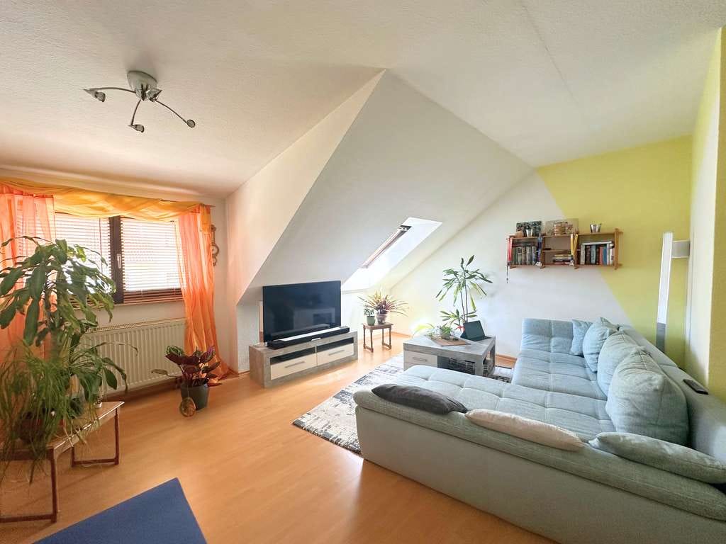 Immobilie in Oelsnitz/Erzgeb. - Attraktive Kapitalanlage mit soliden Mieteinnahmen – 2-Zimmer-Dachgeschosswohnung - Bild 1