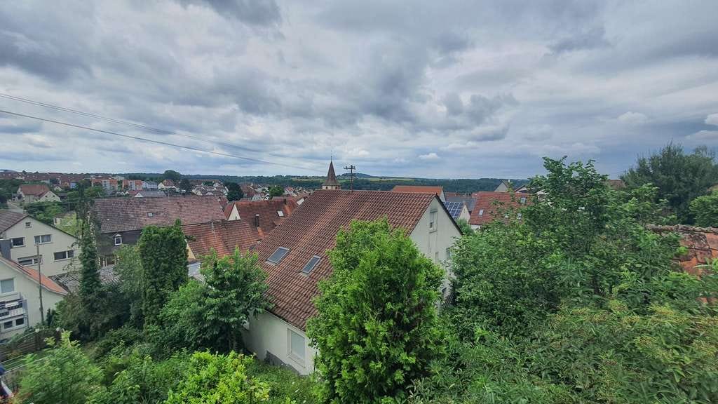 Immobilie in Kirchberg an der Murr - Helle 2 1/2-Zi.-Maisonette Whg. mit toller Aussicht in Kirchberg - Bild 0