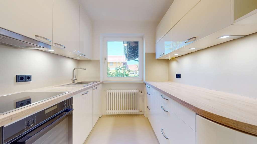 Immobilie in Eggstätt - Stilvoll modernisierte Doppelhaushälfte mit eingewachsenem Garten, Sauna & Bergblick - Bild 3