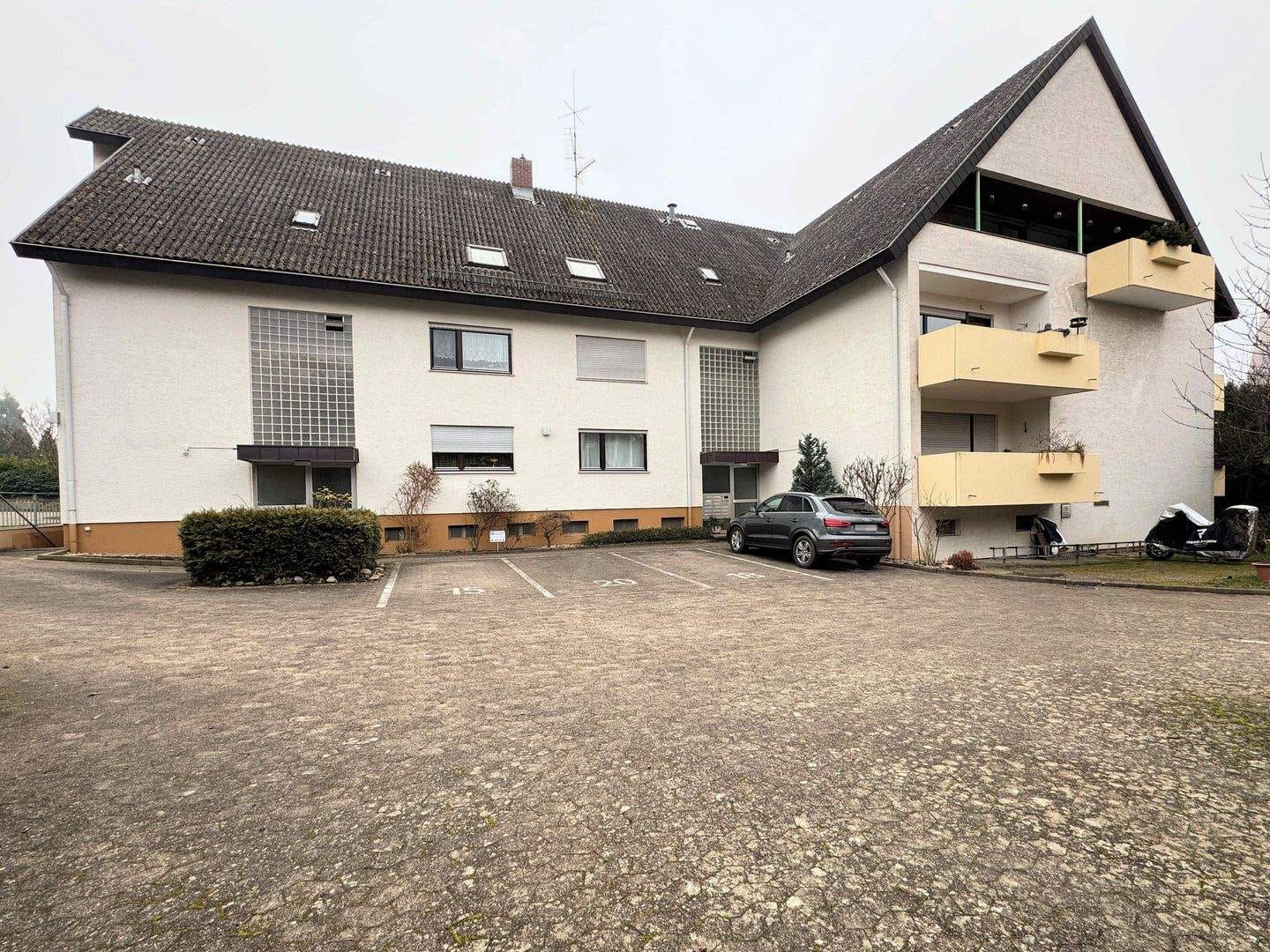 Immobilie in Bad Krozingen - Bad Krozingen: 1 von 4 Wohnungen (diese ist frei), nur im Paket, zentrale Lage, attraktiver Kaufpreis - Bild 3