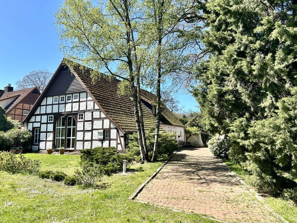 Immobilie in Hemmoor - Romantisches Fachwerkbauernhaus im Land der Oste - Bild 0