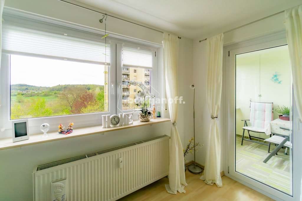 Immobilie in Singen (Hohentwiel) - SELBSTBEZUG ODER KAPITALANLAGE – ATTRAKTIVE 1,5-ZIMMER-WOHNUNG MIT LOGGIA IN SINGEN-NORD - Bild 2