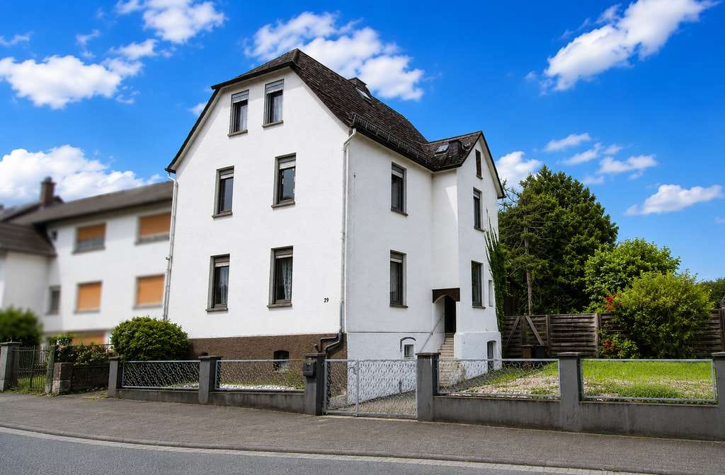 Immobilie in Löhnberg - Charmant saniertes Einfamilienhaus mit idyllischem Garten in Löhnberg - Bild 0
