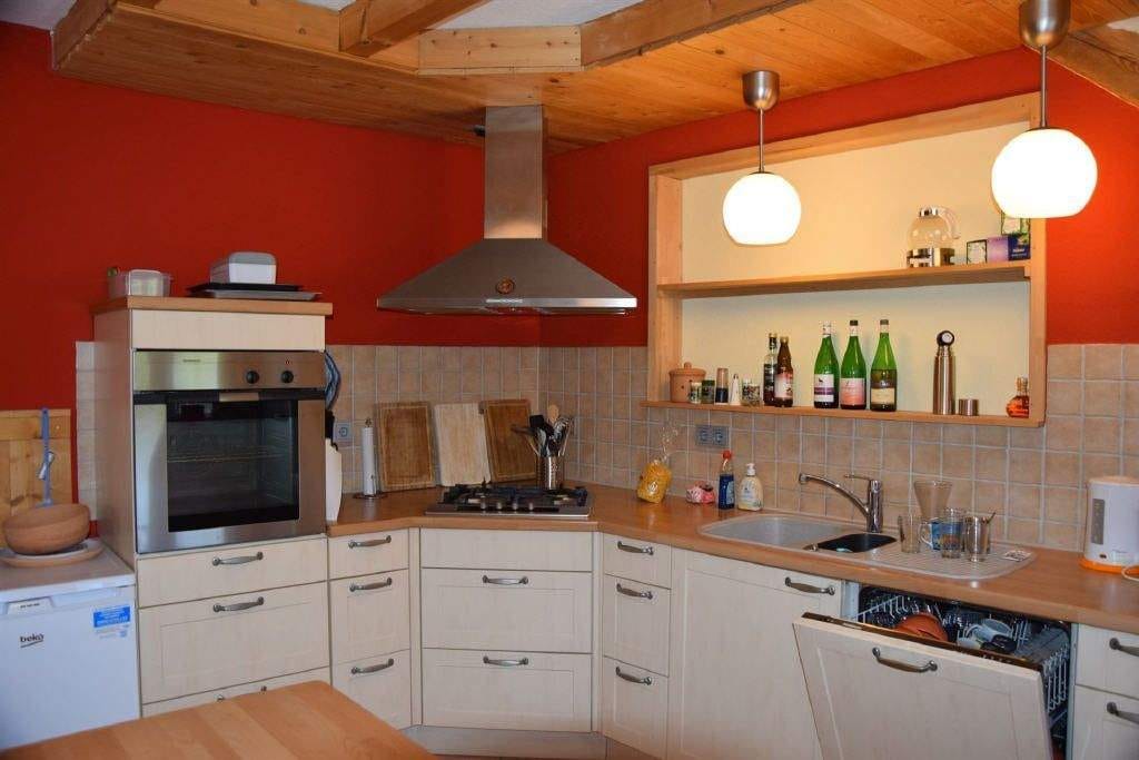 Immobilie in Schallstadt - Für Handwerker: Zweifamilienhaus in Schallstadt-Mengen mit großem Garten - Bild 1