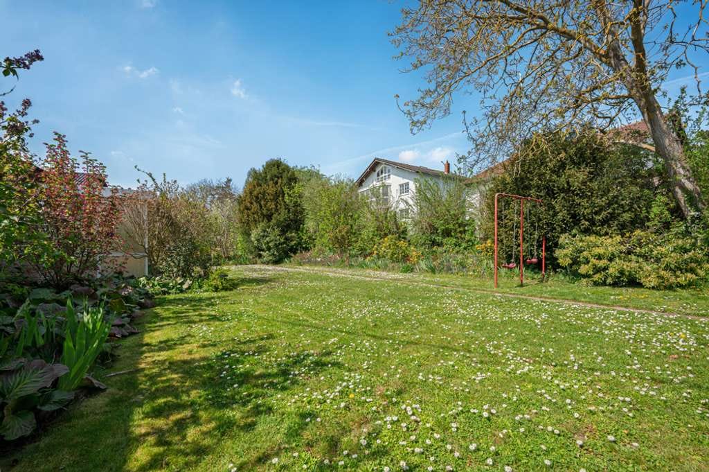 Immobilie in Ober-Olm - Freiraum pur! - Wohnen wie im großen Bungalow plus 3-Zimmer-Einliegerbereich und grandiosem Garten - Bild 1