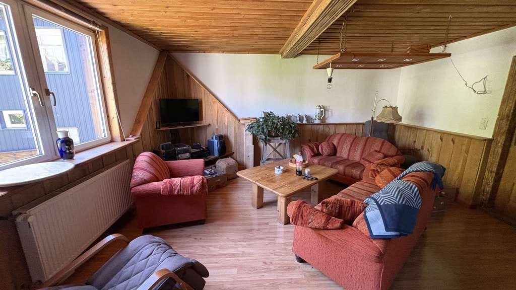 Immobilie in Königsee - Ehemaliger Bauernhof mit großem Grundstück, Scheune, PV-Anlage und Waldflächen  - Bild 1