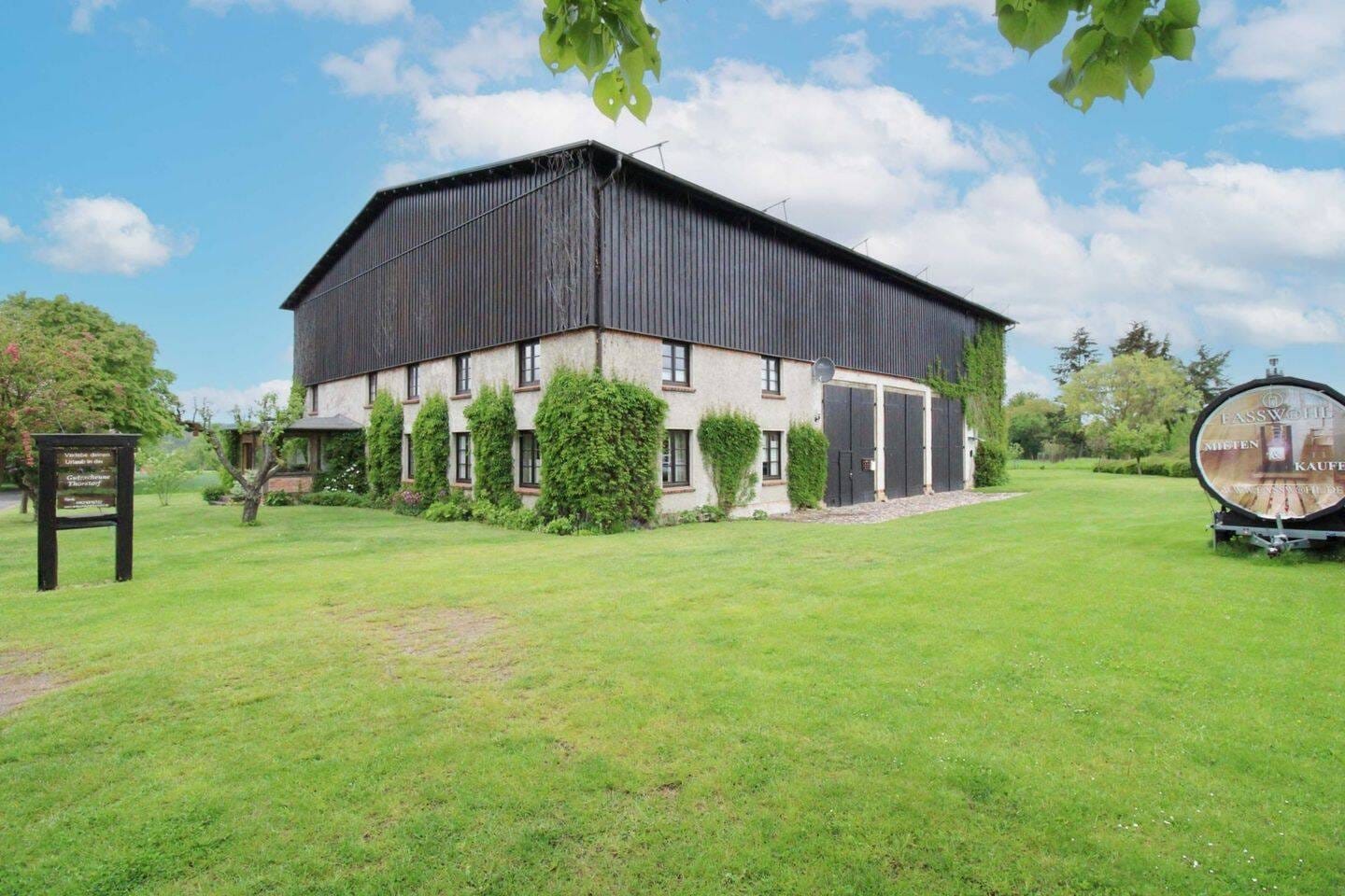 Immobilie in Warnow - Ostseenahe Investitionschance: Erfolgreiches Ferienwohnungsensemble in historischer Gutsscheune - Bild 1