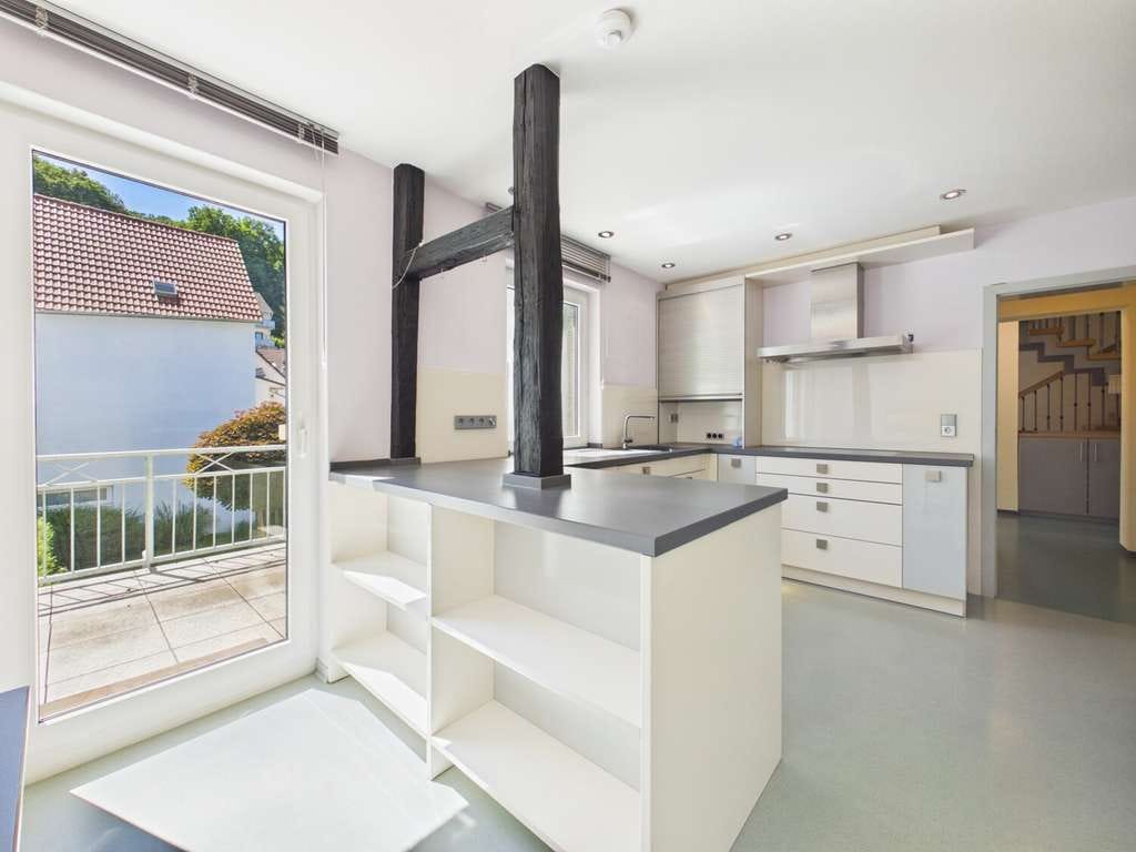 Immobilie in Wiesbaden - Modernisiertes EFH im Grünen mit Parkplatz und Weitblick! - Bild 3