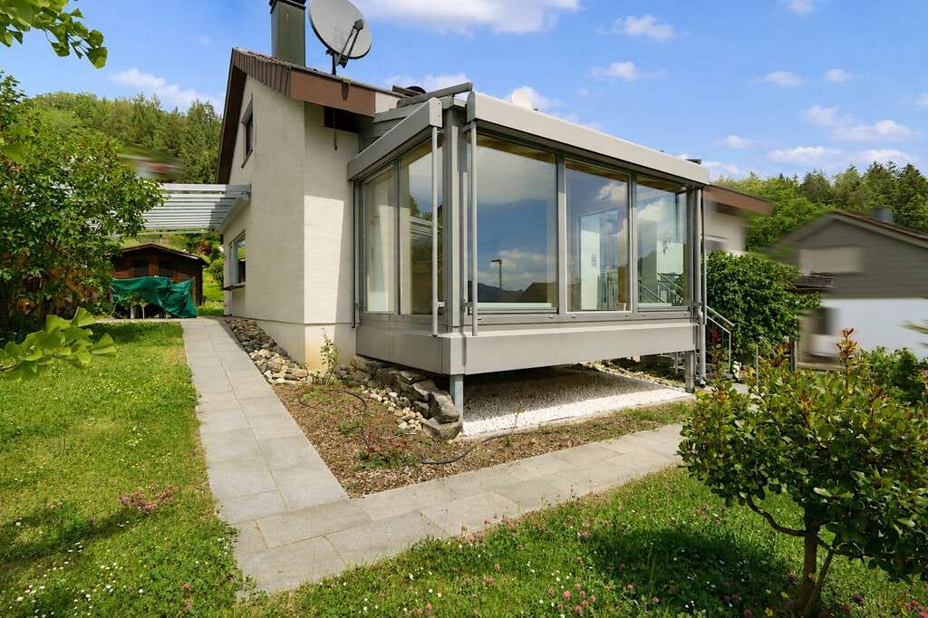 Immobilie in Sulzbach an der Murr - Familienglück in Halbhöhenlage! 5,5-Zi.-EFH mit Garten, Wintergarten, Carport & Garage in Sulzbach! - Bild 1