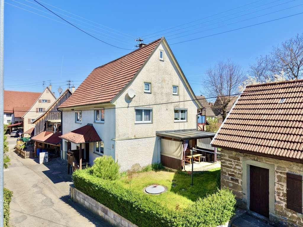 Immobilie in Balingen - Charmantes Bauernhaus mit Ausbaupotenzial und sep. Gebäude - Bild 0