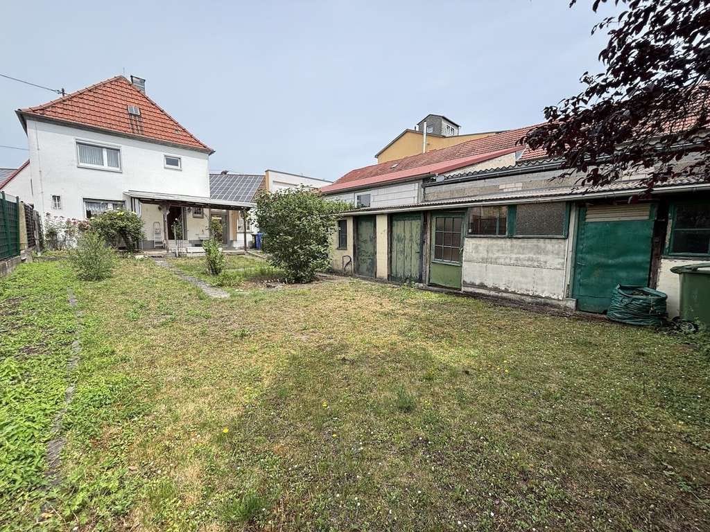 Immobilie in Gimbsheim - Freistehendes Einfamilienhaus mit Garten, Nebengebäude und attraktivem Ausbaupotenzial - Bild 1