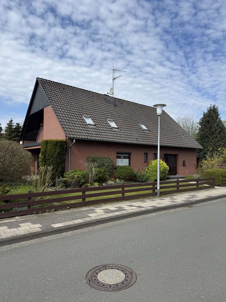 Immobilie in Großenkneten - Großzügiges Einfamilienhaus mit Einliegerwohnung / Dachterasse großer Garten - Bild 0