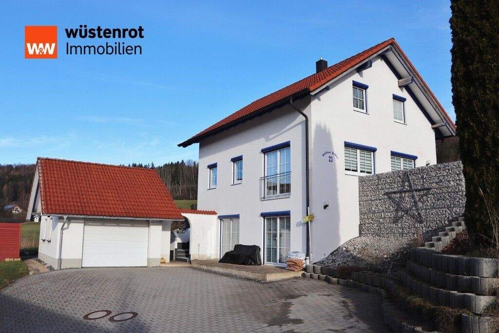 Immobilie in Ronsberg - Großzügiges Einfamilienhaus mit Garage und viel Platz - Bild 0