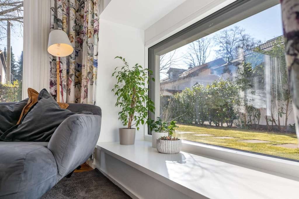 Immobilie in Straßlach-Dingharting - Modernes Einfamilienhaus mit Wärmepumpe, vier Schlafzimmern und sonnigem Garten - Bild 1