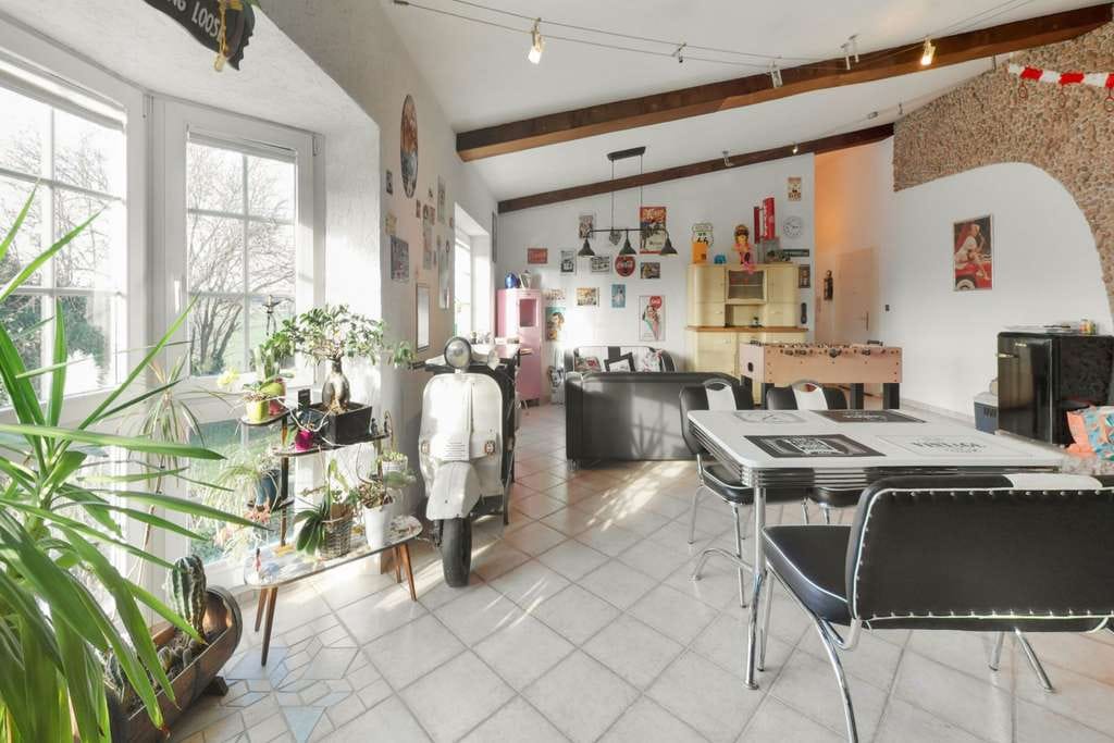 Immobilie in Bedburg - Beeindruckende 204 m²-Wohnung mit Hauscharakter, Balkonen, Kamin und Garten in Bedburg - Bild 1
