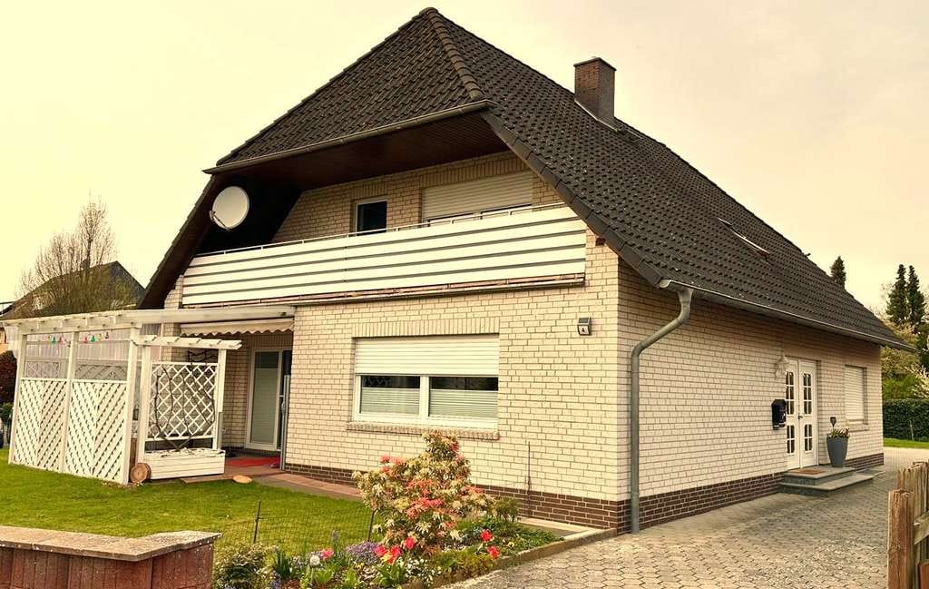 Immobilie in Barnstorf - Mehrfamilienhaus mit 6 Zimmern, Sauna, 3 Garagen in Barnstorf (Twistringen, Diepholz) OHNE PROVISION - Bild 0