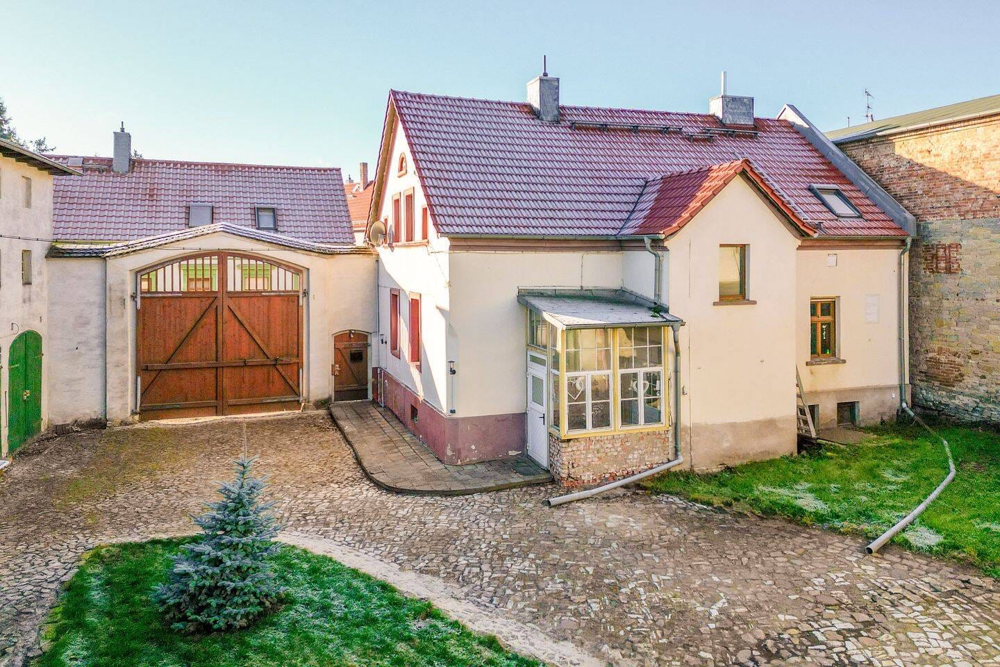 Immobilie in Bördeland - Modernisierter Dreiseitenhof mit großem Grundstück & Scheune in Biere - Bild 1