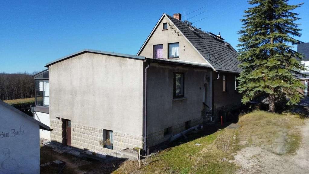 Immobilie in Lauter-Bernsbach - Doppelhaushälfte mit Traumblick – Wohnen in schöner Lage von Lauter-Bernsbach! - Bild 2