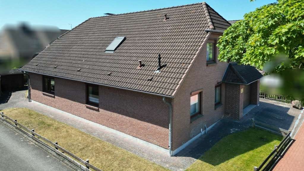 Immobilie in Schönberg (Holstein) - Großes Einfamilienhaus in Schönberg in Ostseenähe - Bild 1