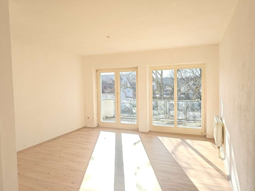 Immobilie in Goethestadt Bad Lauchstädt - Schöne 2 Zi. Wohnung mit großem Südwest-Balkon in idyllischer Lage - Bild 3