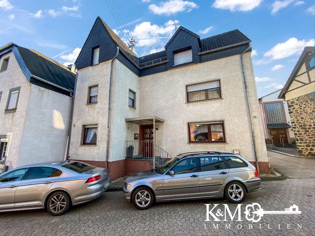 Immobilie in Bassenheim - Gepflegtes Wohnhaus mit großzügiger Raumaufteilung, Terrasse und Garage in Bassenheim - Bild 0