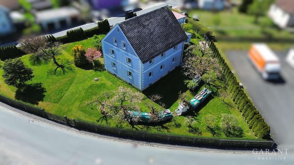 Immobilie in Konradsreuth - Vielseitiges Zweifamilienhaus mit großem Grundstück in ruhiger Lage von Konradsreuth - Bild 0