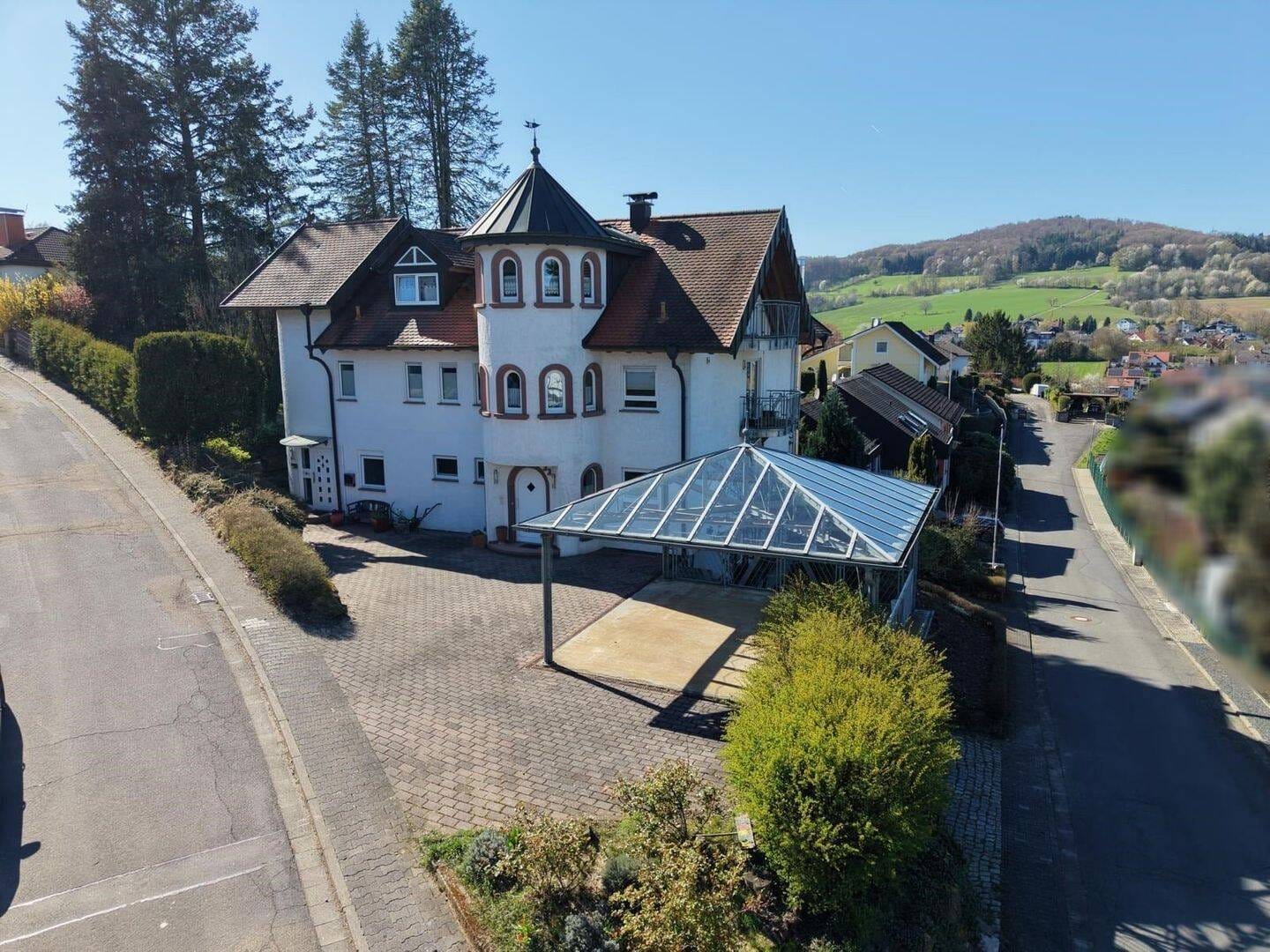 Immobilie in Reichelsheim (Odenwald) - Ein Hauch von Schlösschen. Ein Zuhause für mehrere Generationen. - Bild 1