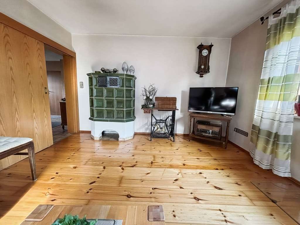 Immobilie in Gemünden am Main - Idyllisches Einfamilienhaus mit Garten in ruhiger Lage von Adelsberg / Gemünden - Bild 3