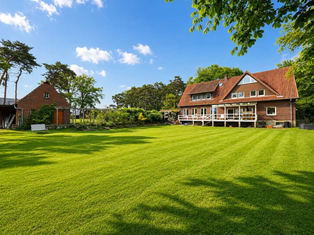 Immobilie in Harsewinkel - Großzügiges Einfamilienhaus im Grünen – mit separatem Bereich und außergewöhnlichem Grundstück - Bild 3