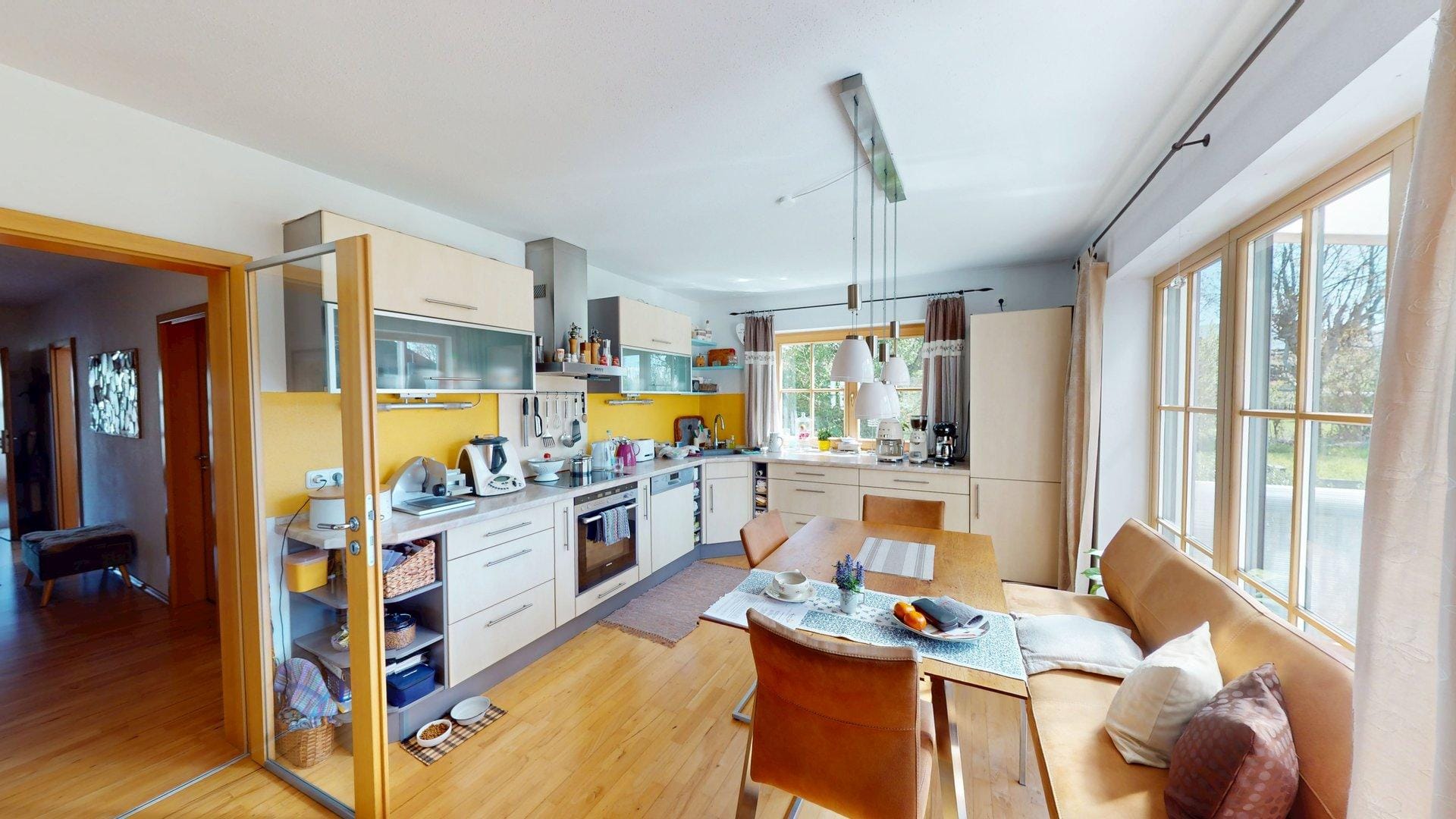 Immobilie in Schechen - Gepflegtes Zweifamilienhaus mit moderner Ausstattung und hohem Wohnkomfort! - Bild 2