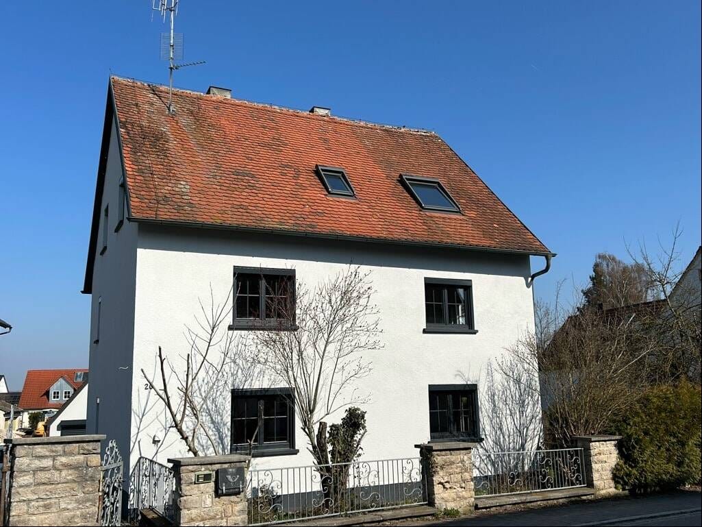 Immobilie in Dürrwangen - Modernes Ein- bis Zweifamilienhaus mit Anbau und großem Grundstück - Bild 1