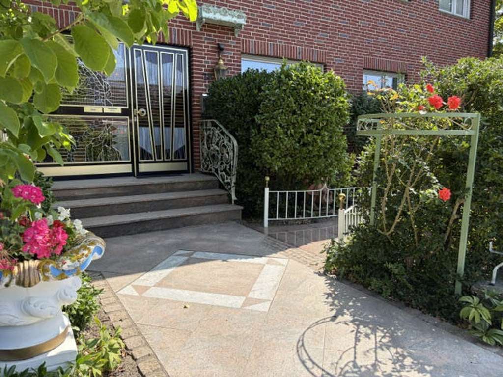Immobilie in Everswinkel - Großzügiges Zweifamilienhaus mit 2 Garagen, 629 m² Grundstück in bevorzugter Wohnlage.. - Bild 2