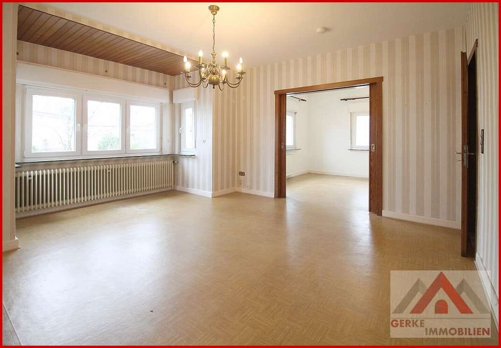 Immobilie in Bestwig - Großzügiges Ein-/Zweifamilienhaus in ansprechender Lage - Bild 1