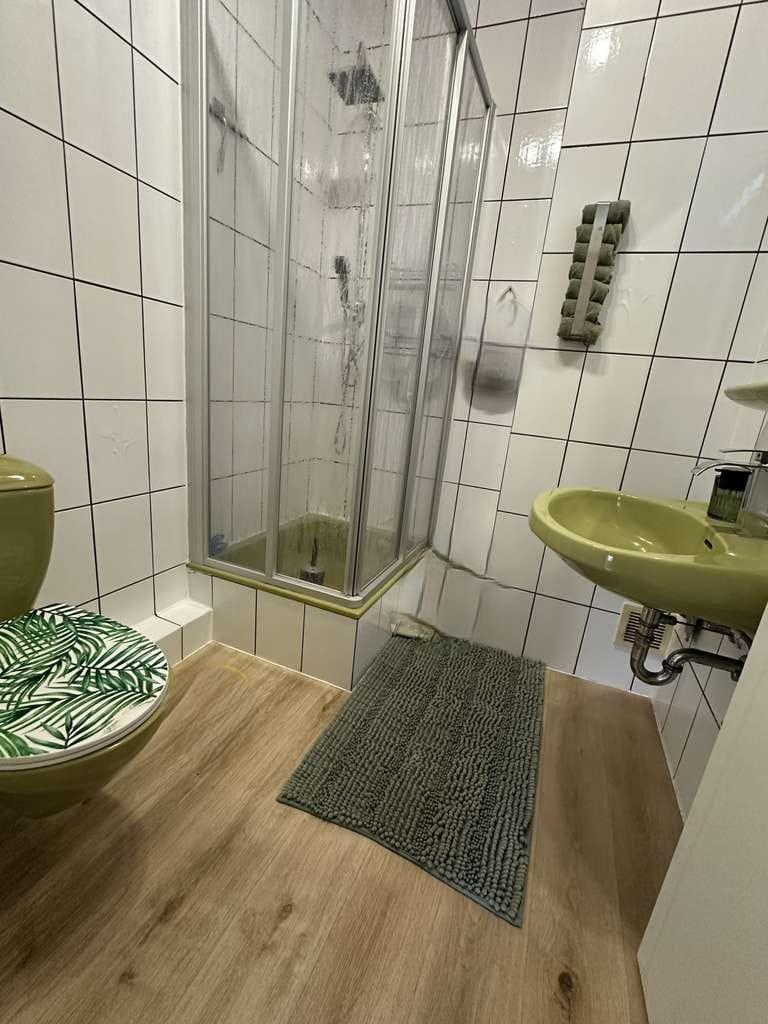 Immobilie in Niederzier - Schickes, modernes 2-Familienhaus mit drei Garagen in 52382 Niederzier - Bild 4