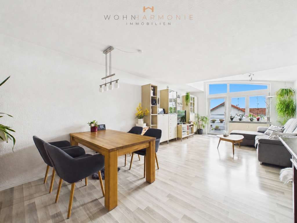 Immobilie in Aichtal - Lichtdurchflutete 3,5-Zimmer-Wohnung mit zwei Balkonen & Garagenstellplatz - Bild 0