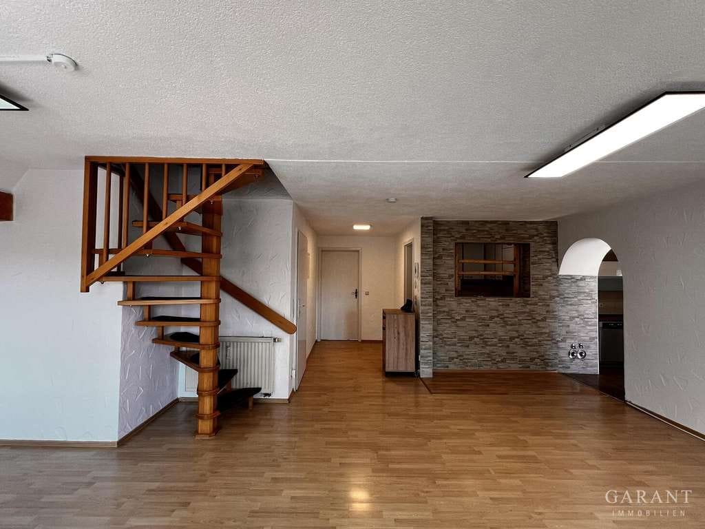 Immobilie in Haigerloch - 7 Zimmer-Wohnung auf zwei Etagen mit zwei Balkonen und zwei Stellplätzen - Bild 3