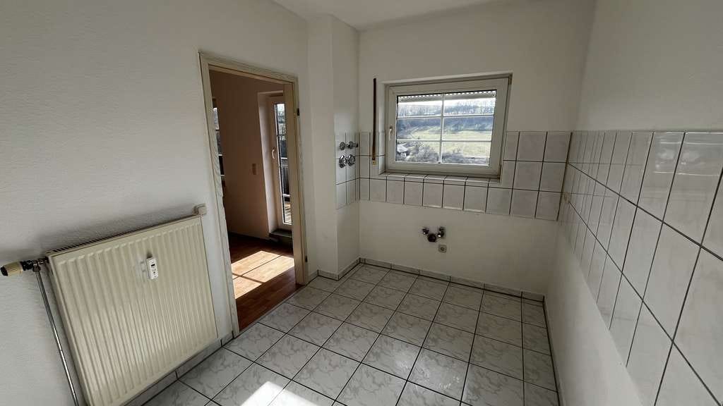 Immobilie in Grävenwiesbach - Renovierte 4-Zimmer-Wohnung mit Balkon und Garage in Grävenwiesbach - Bild 1