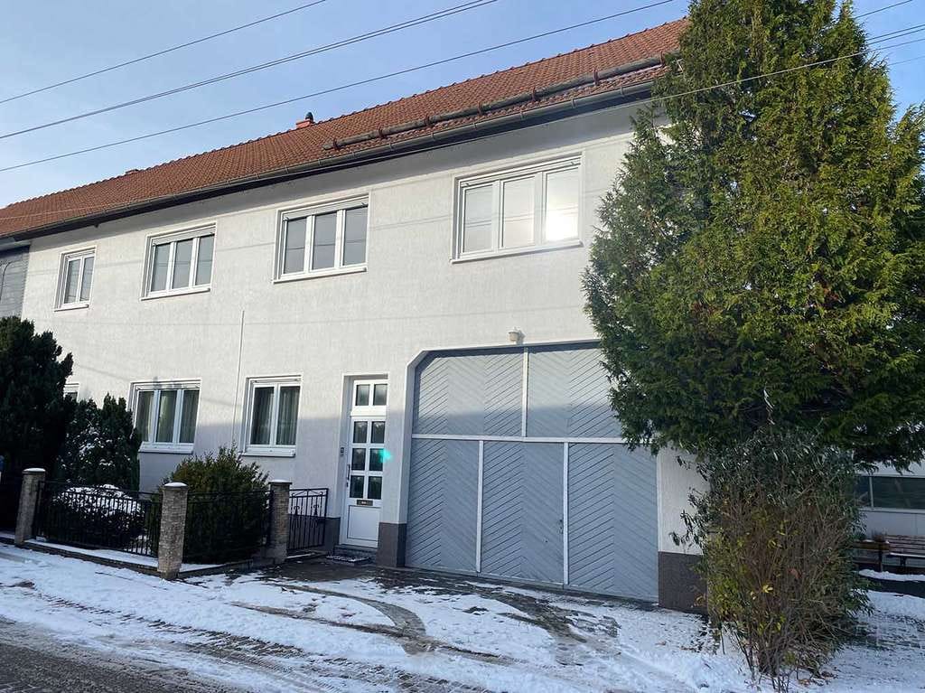 Immobilie in Geratal - Geräumige Doppelhaushälfte mit Nebengebäude in Geratal-Geschwenda - Bild 0